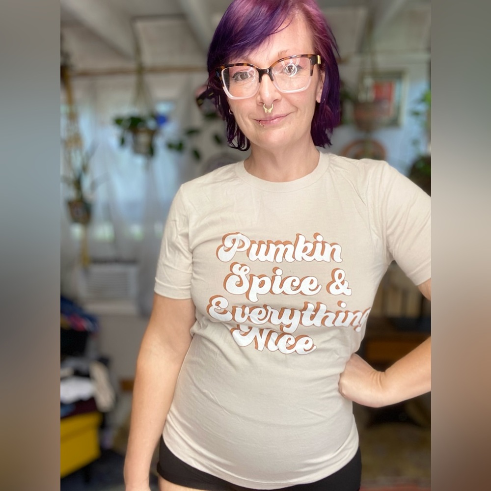 Pumpkin spice & everything nice cream lightweight casual tee shirt size small - Picture 1 of 14
